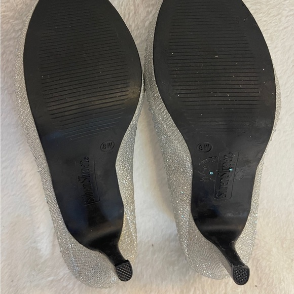 Silver Glitter High Heels with Pointed Toe - Picture 6 of 8